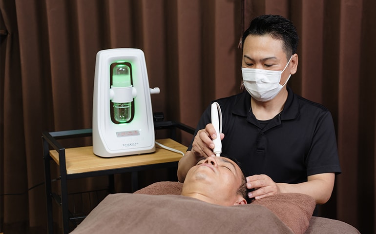 頭皮の奥まで浸透するナノペプチドを使用